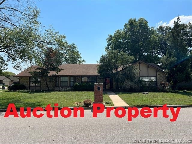6218 E 74th Street Property Photo 1