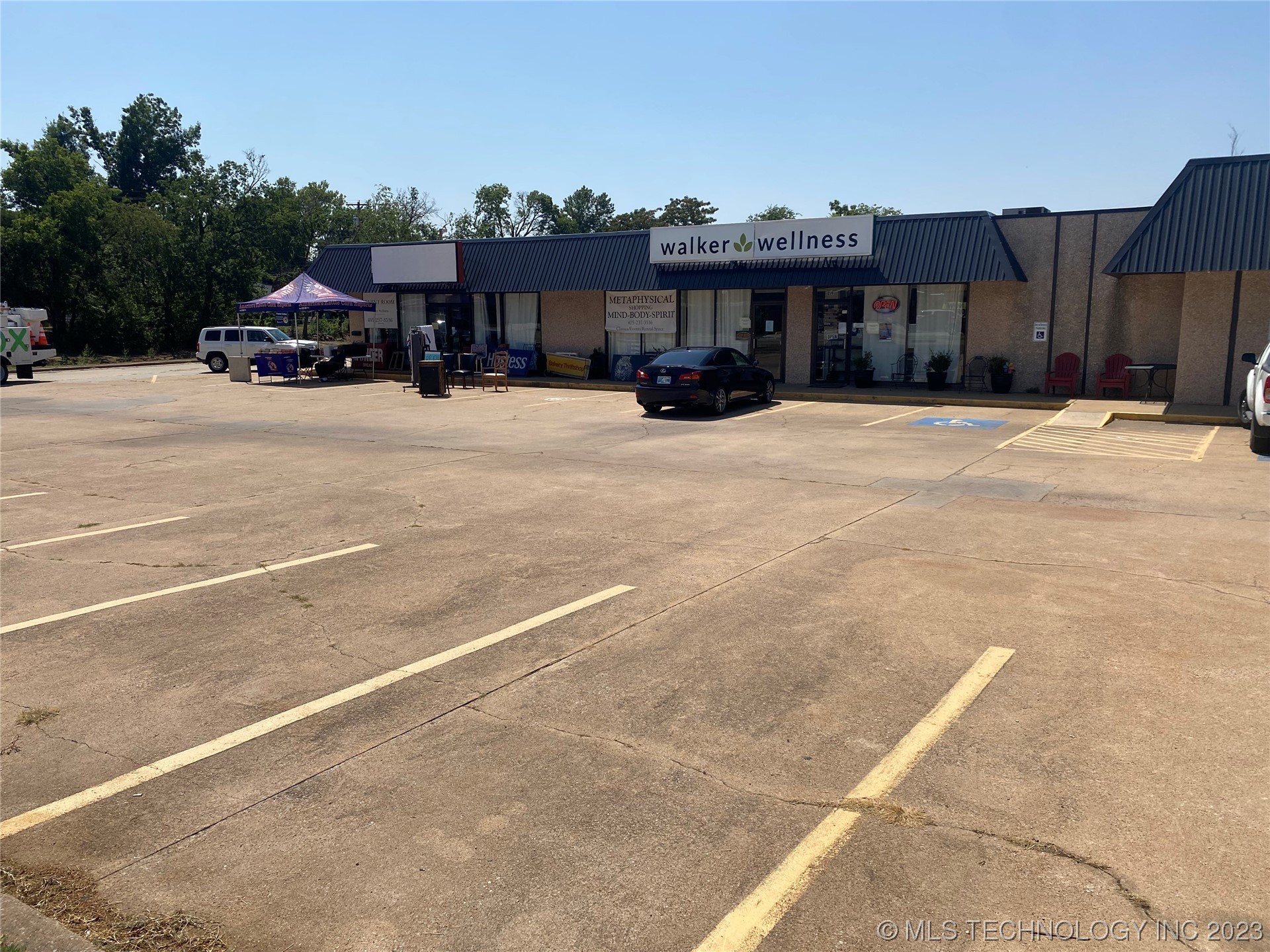 1219 N Broadway Street Property Photo 1