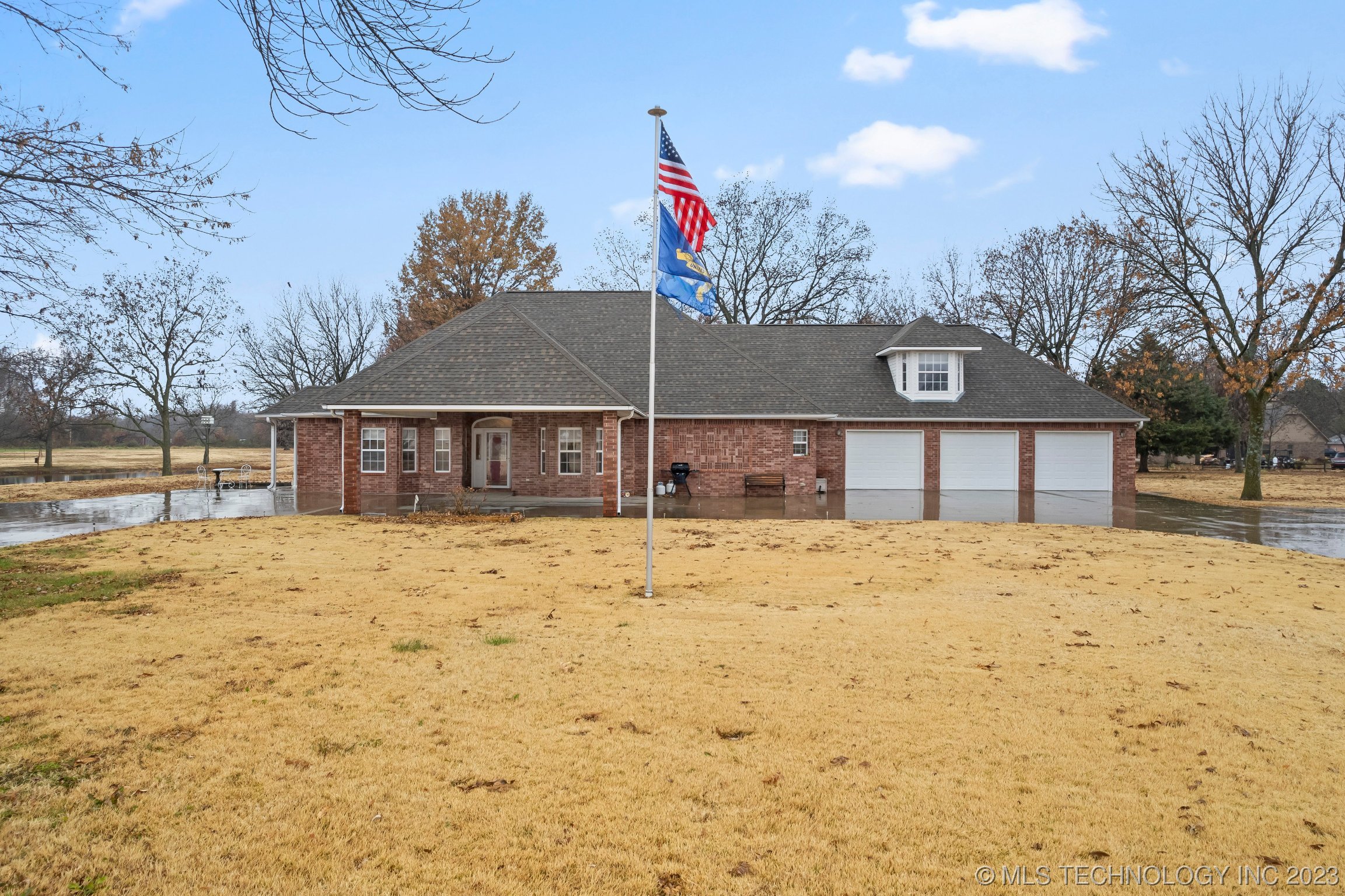 3054 W 520 Road Property Photo 1