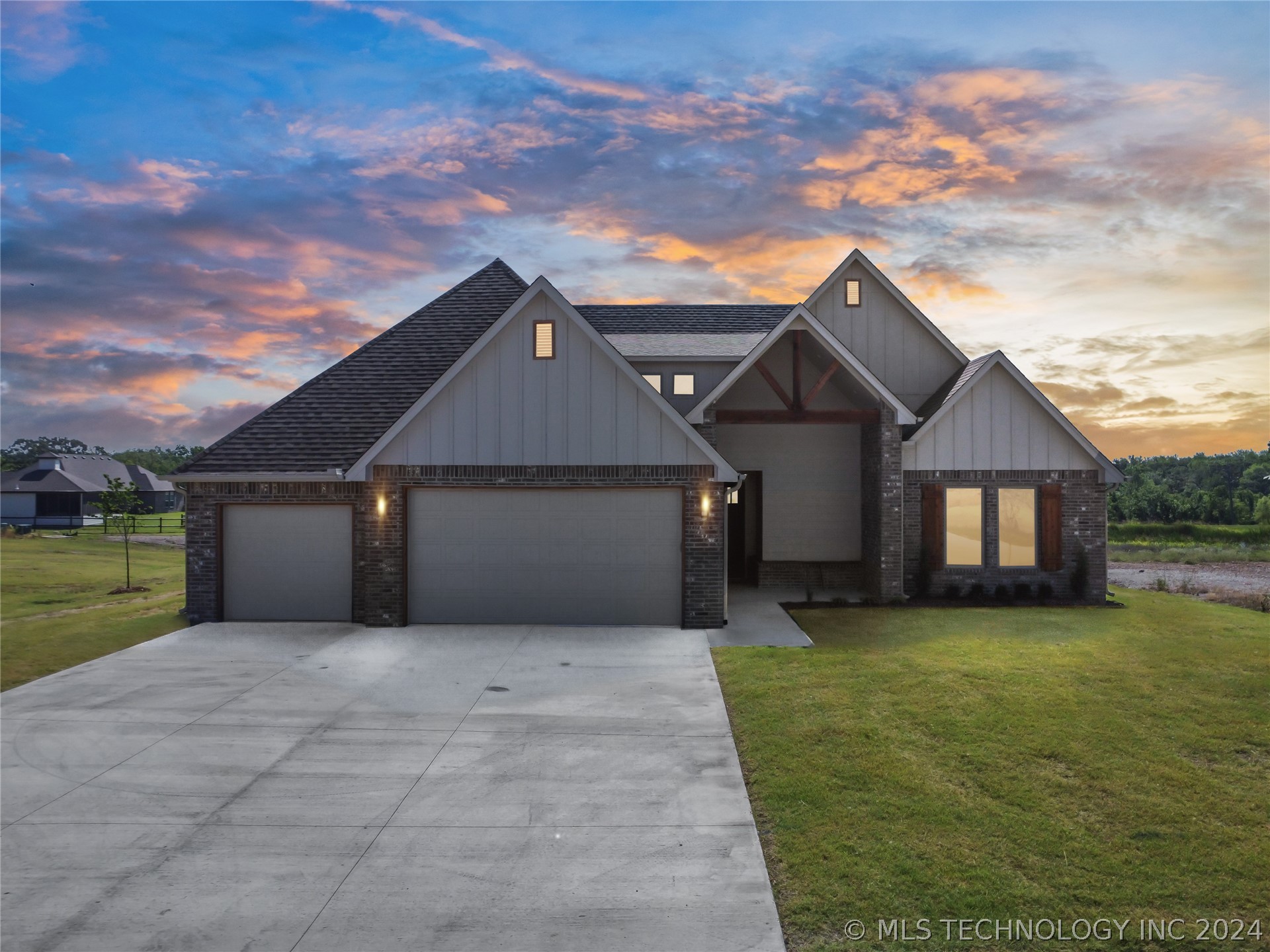 19041 E Orchard Circle Property Photo 1