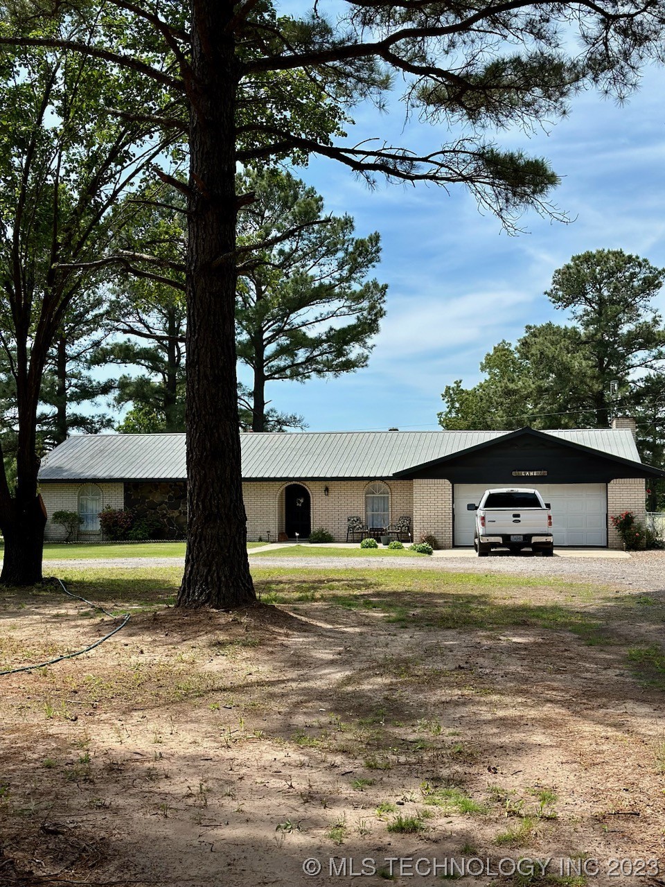 3121 S Buffalo Creek Property Photo