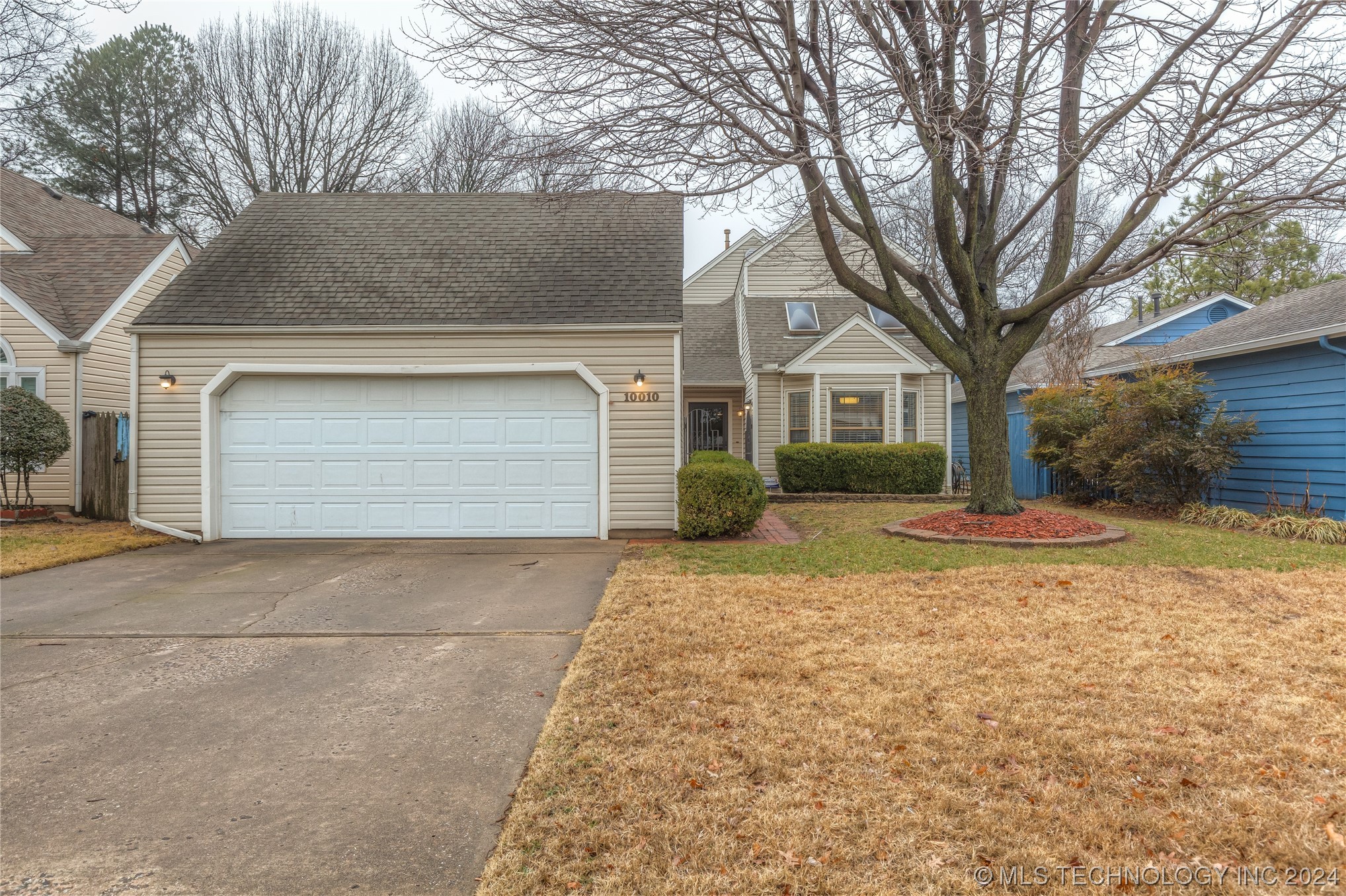 10010 S Maplewood Avenue Property Photo 1