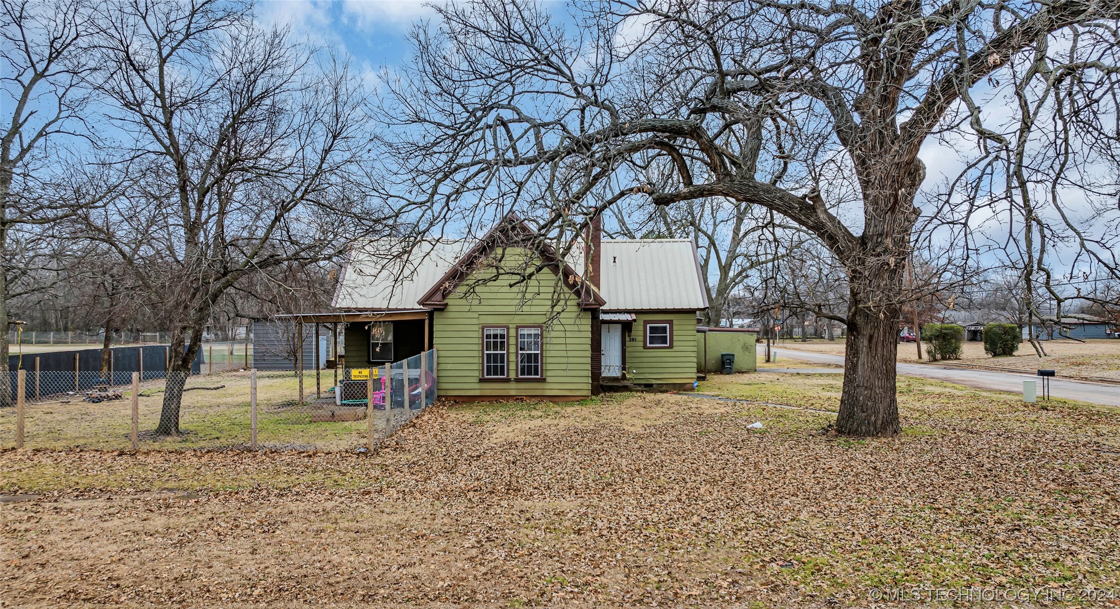 201 S Oak Property Photo