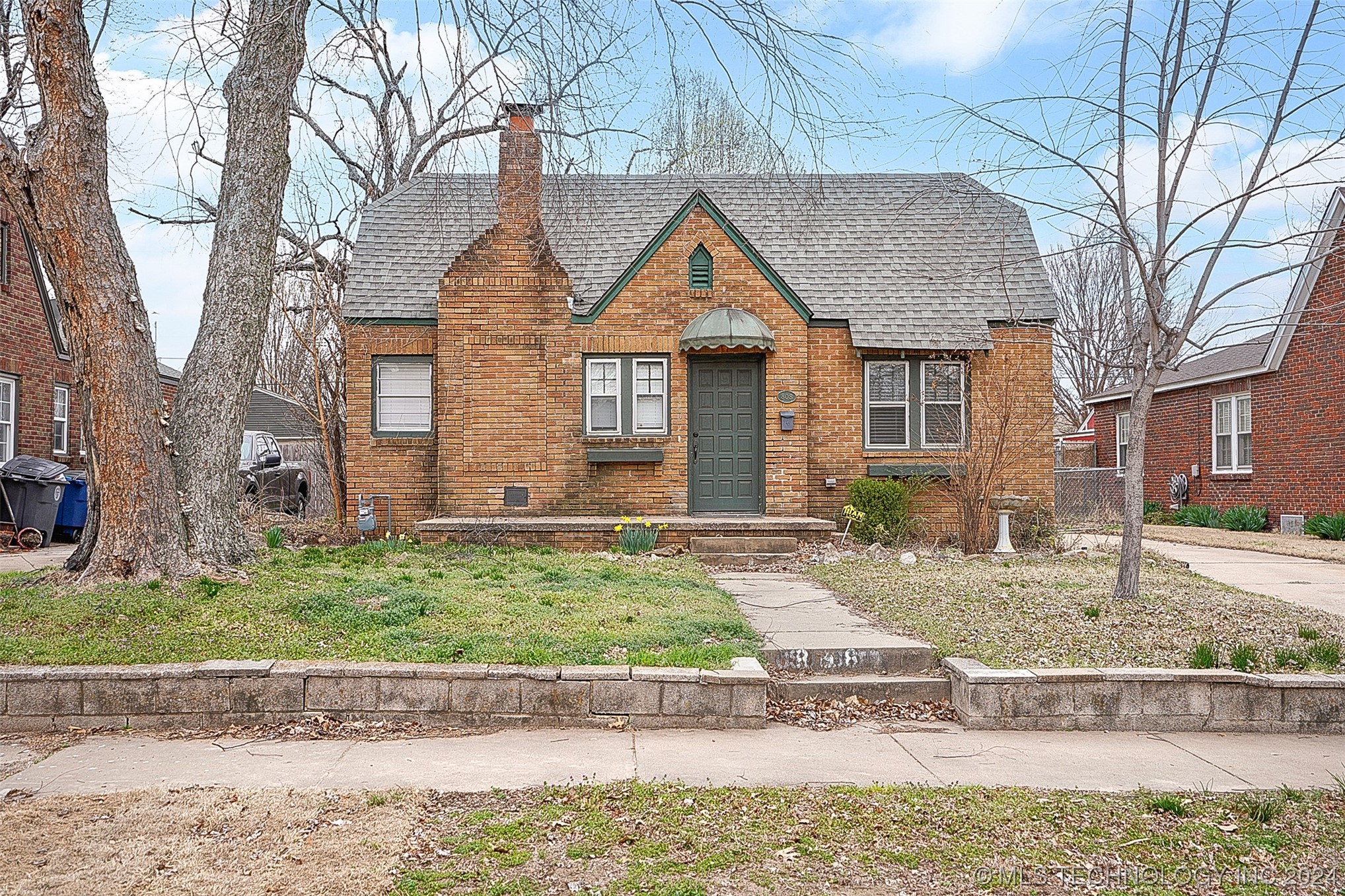 808 S Indianapolis Avenue Property Photo 1