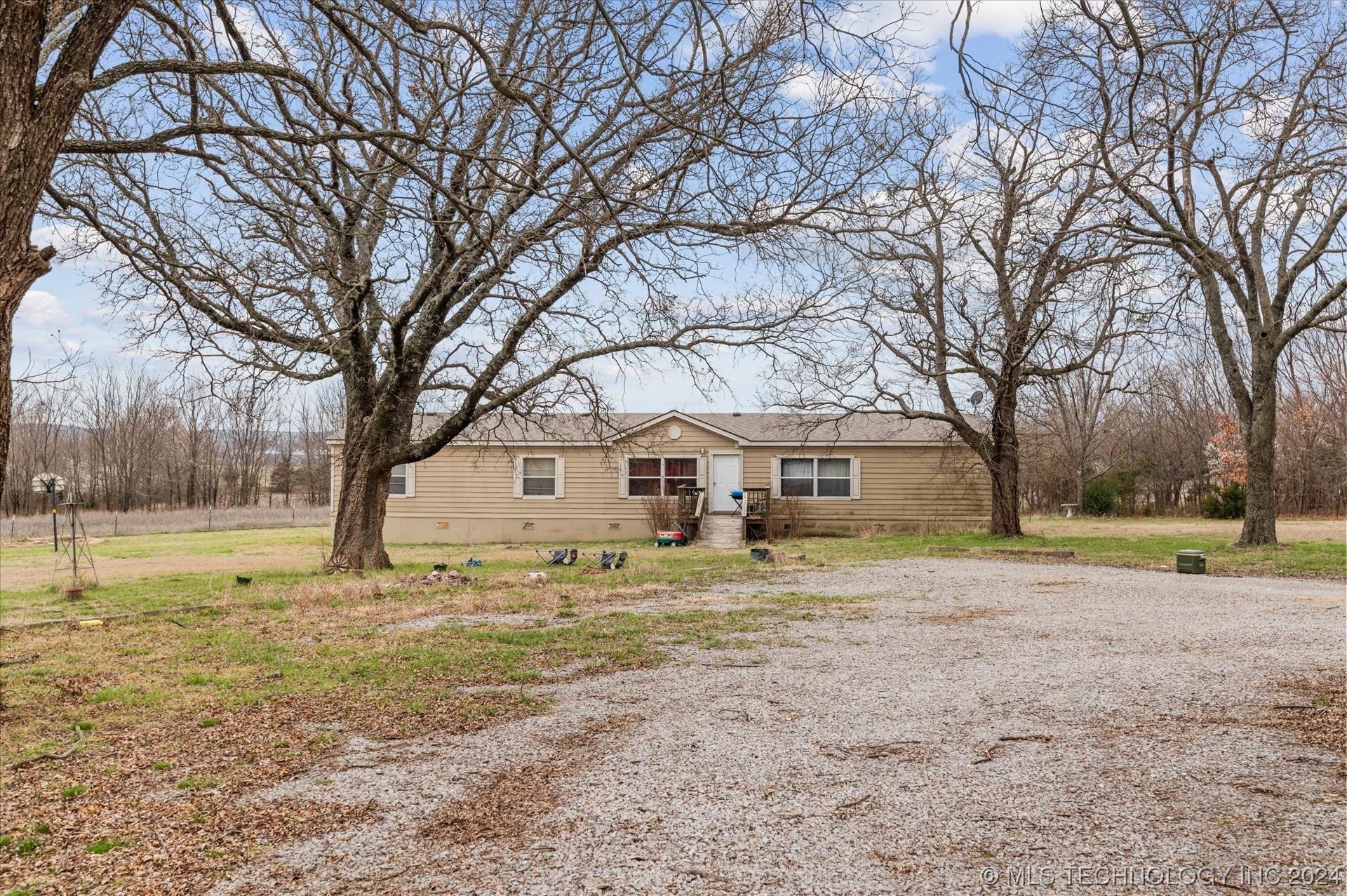 394391 W 900 Road Property Photo 1