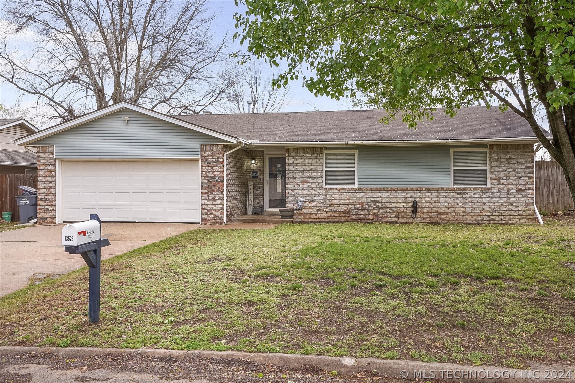 13523 S Hickory Place Property Photo 1