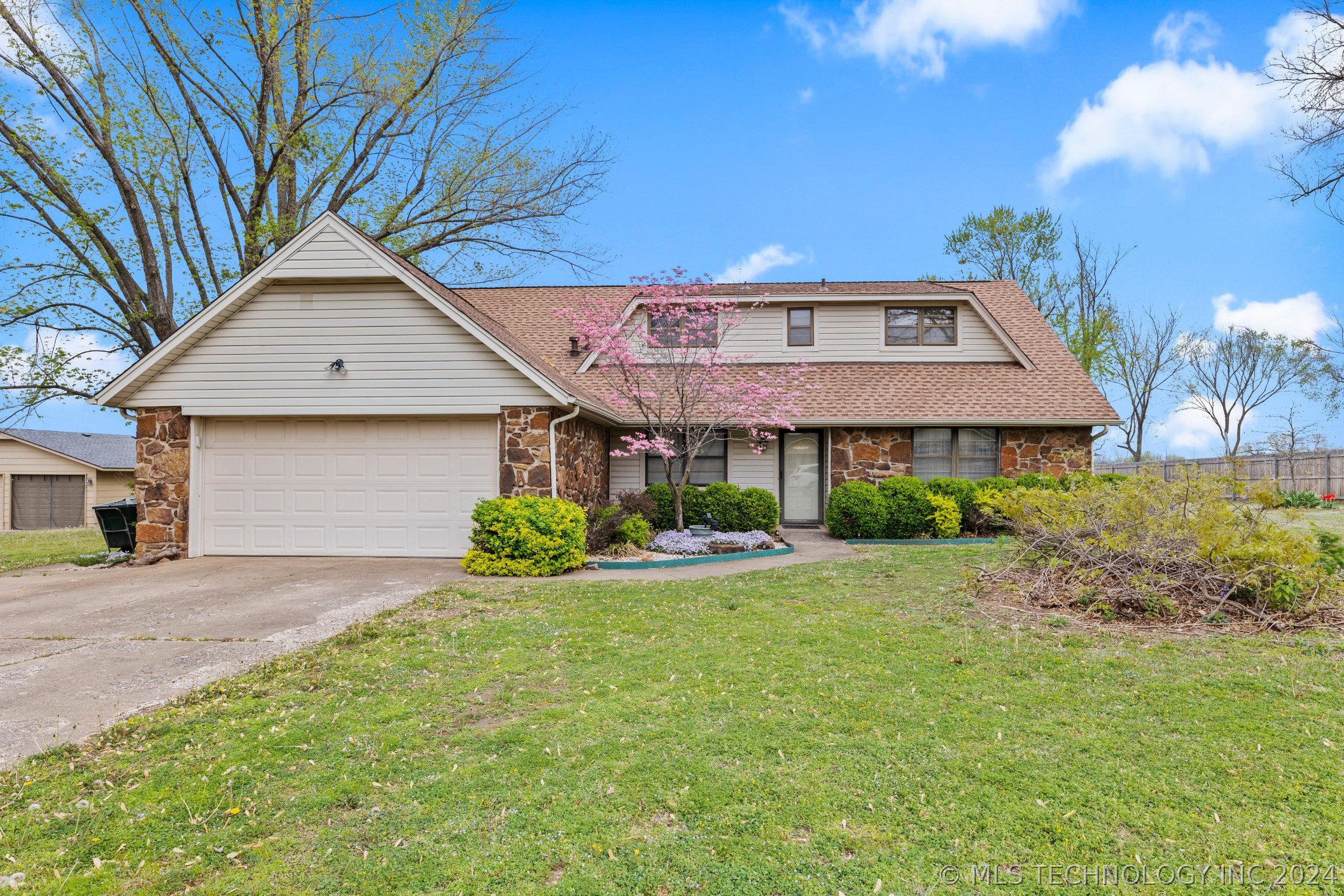 25849 E Cottonwood Street Property Photo