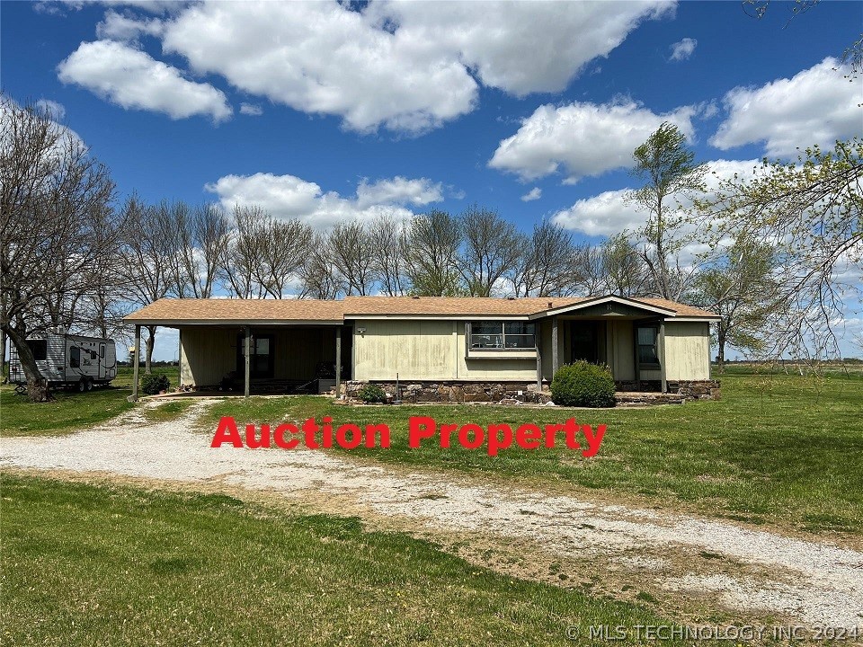 438558 E 290 Road Property Photo 1