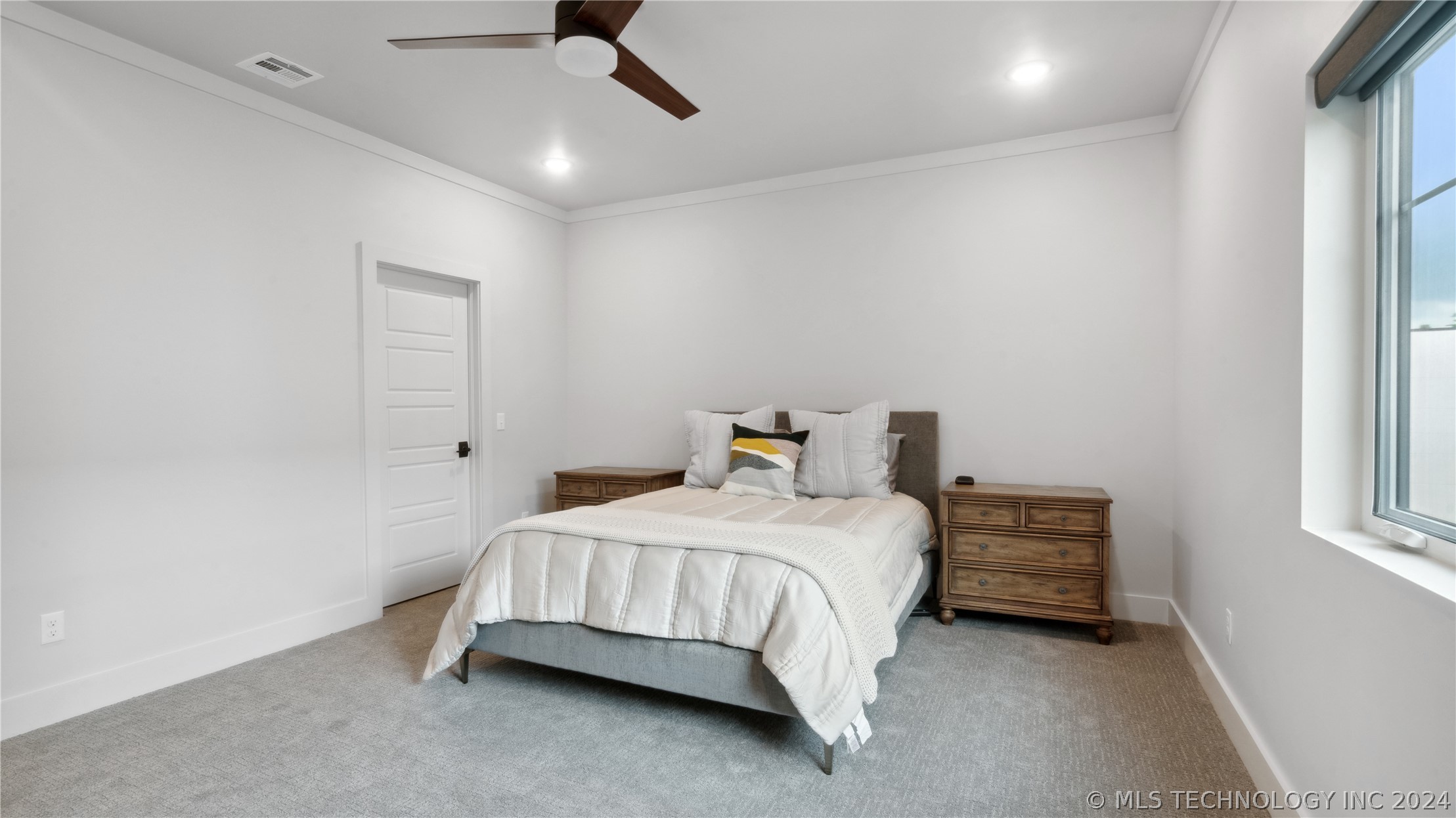 3755 S Riverside Drive 3755 Property Photo 10