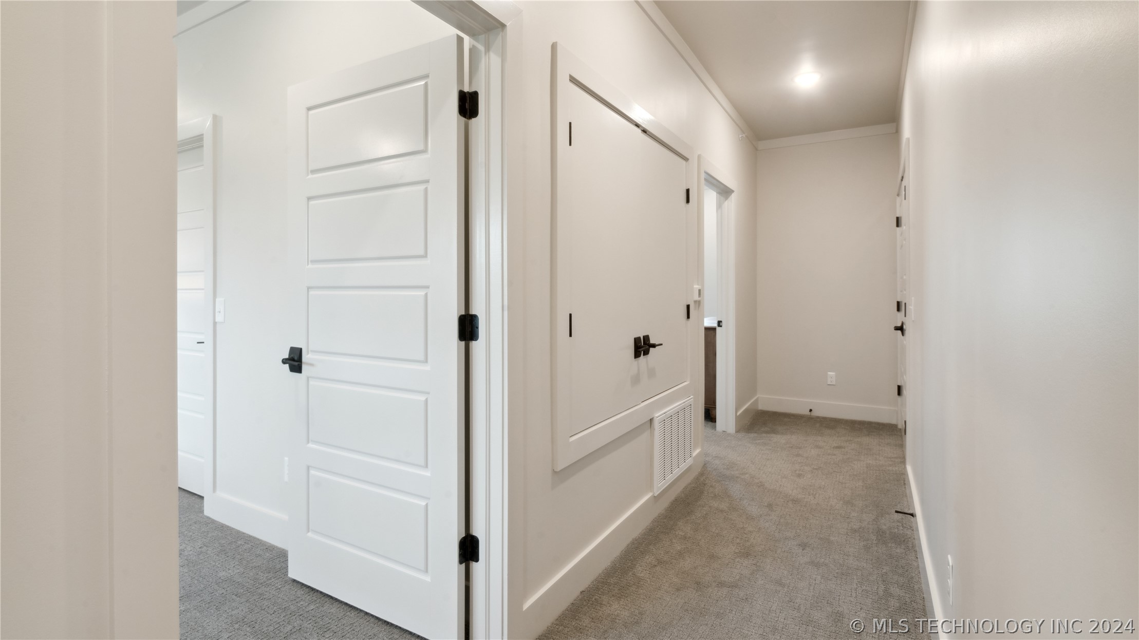 3755 S Riverside Drive 3755 Property Photo 13