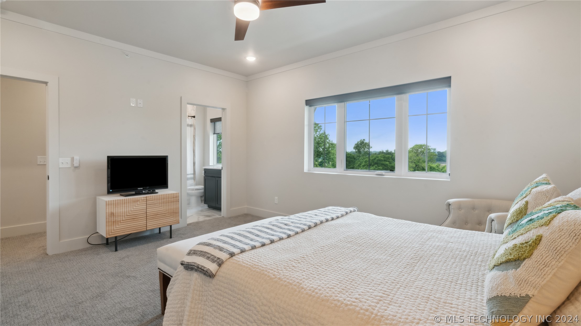 3755 S Riverside Drive 3755 Property Photo 14