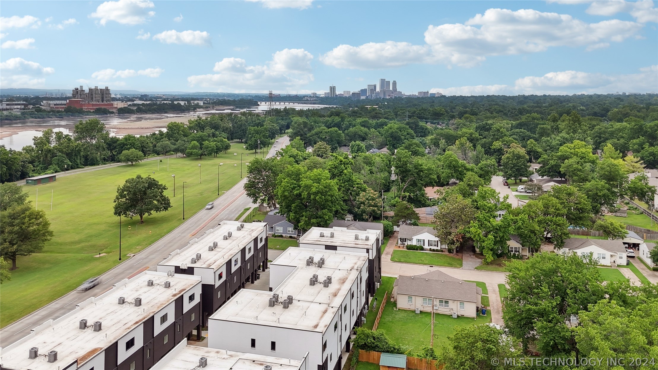 3755 S Riverside Drive 3755 Property Photo 44