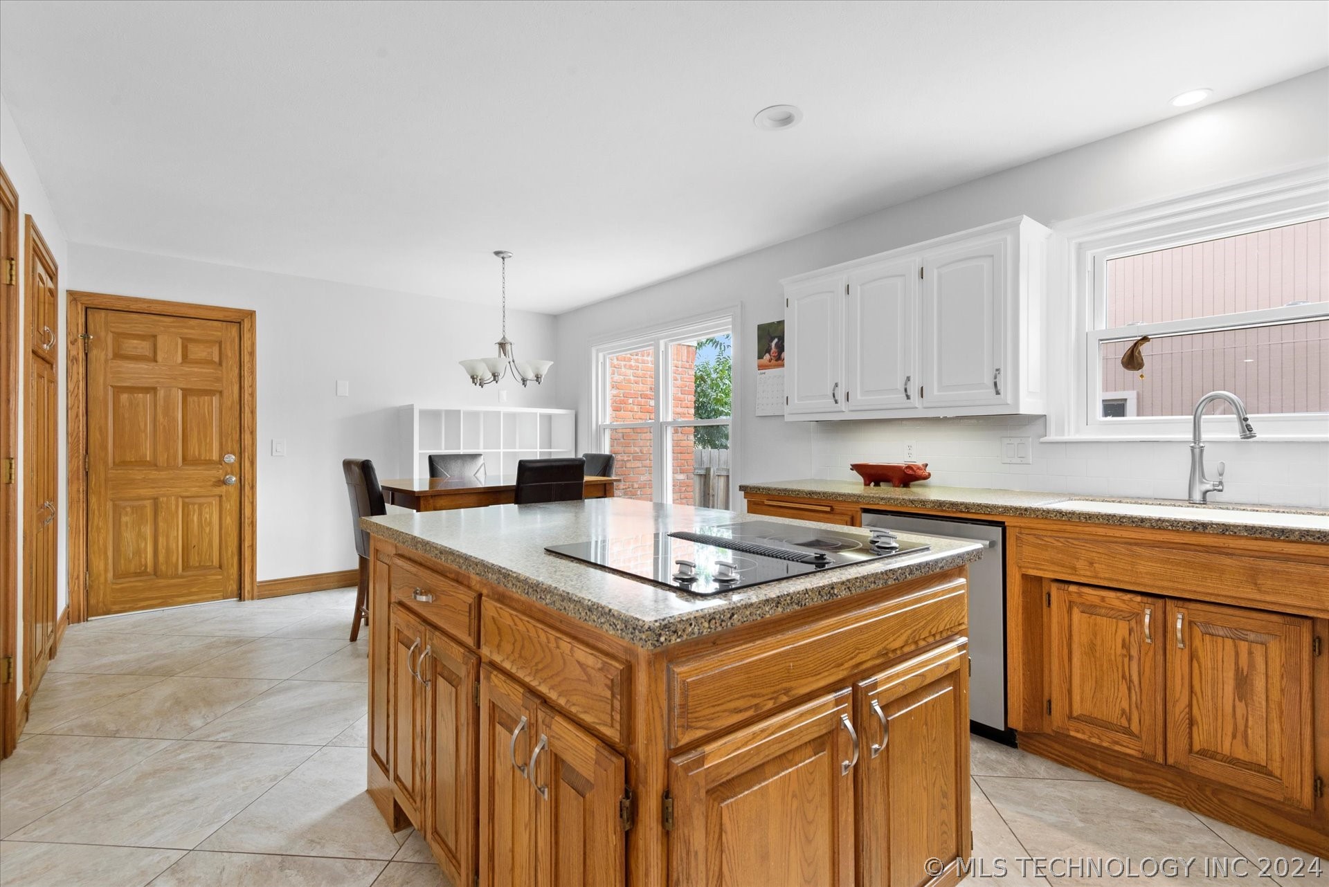 2005 Glynnwood Drive Property Photo 8
