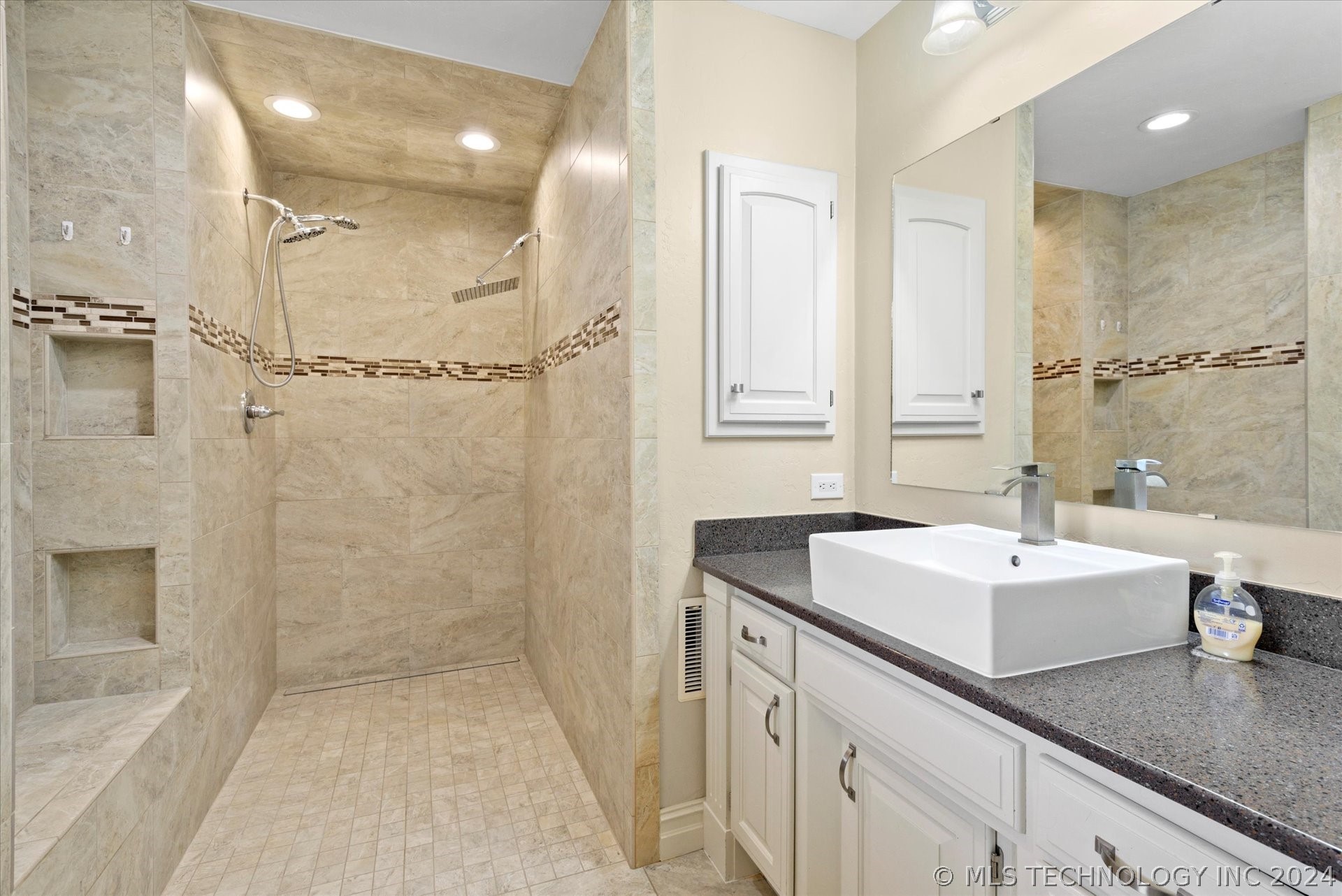 2005 Glynnwood Drive Property Photo 22