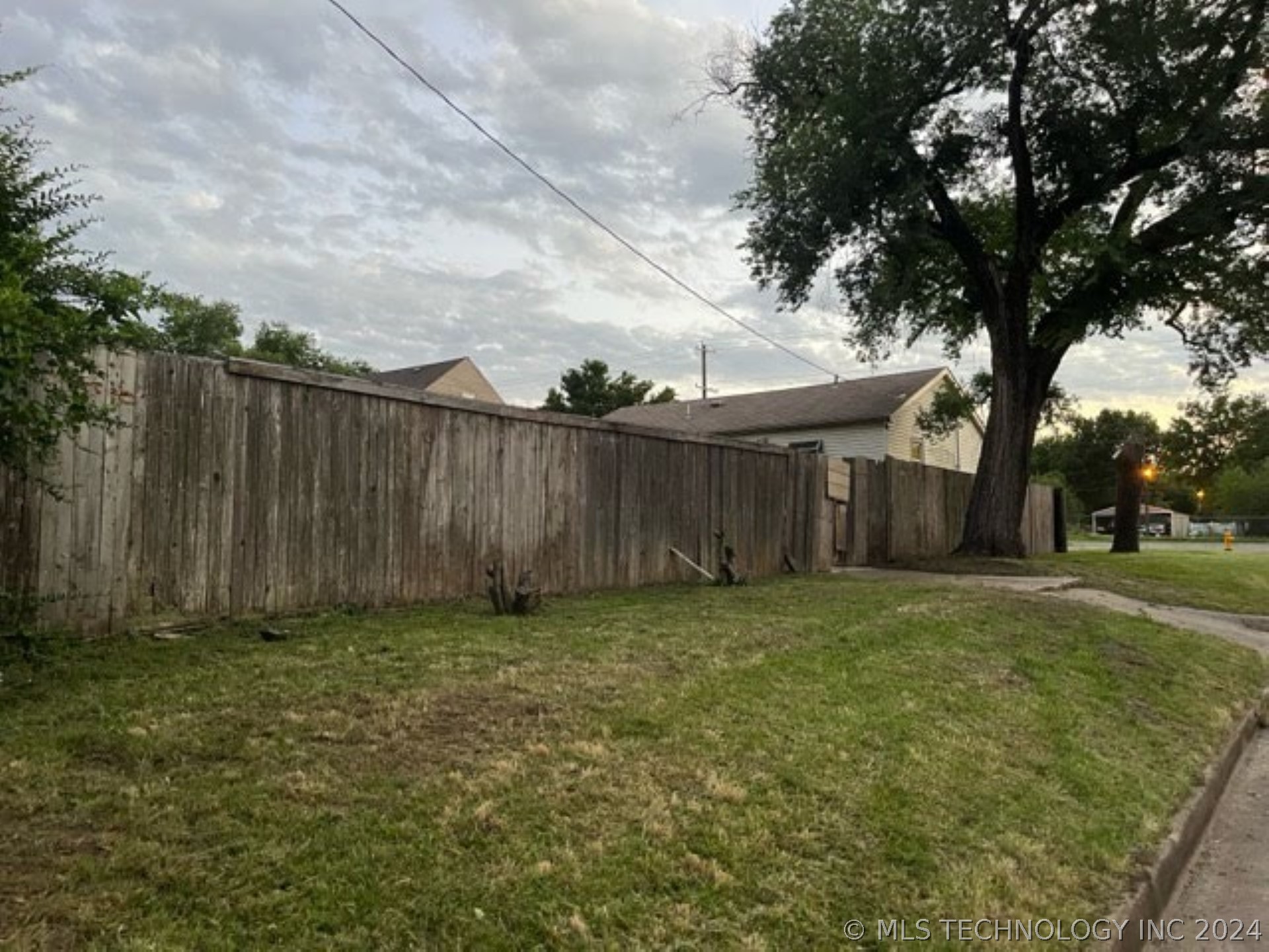 1121 N Harvard Avenue Property Photo 3