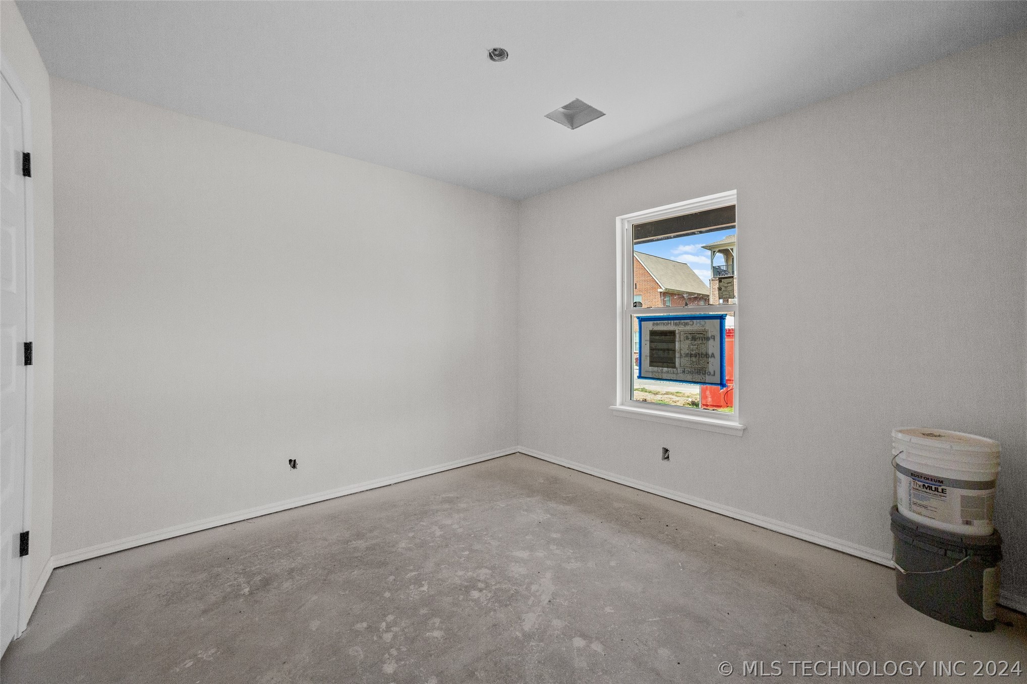 2446 E 6th Street S Property Photo 2