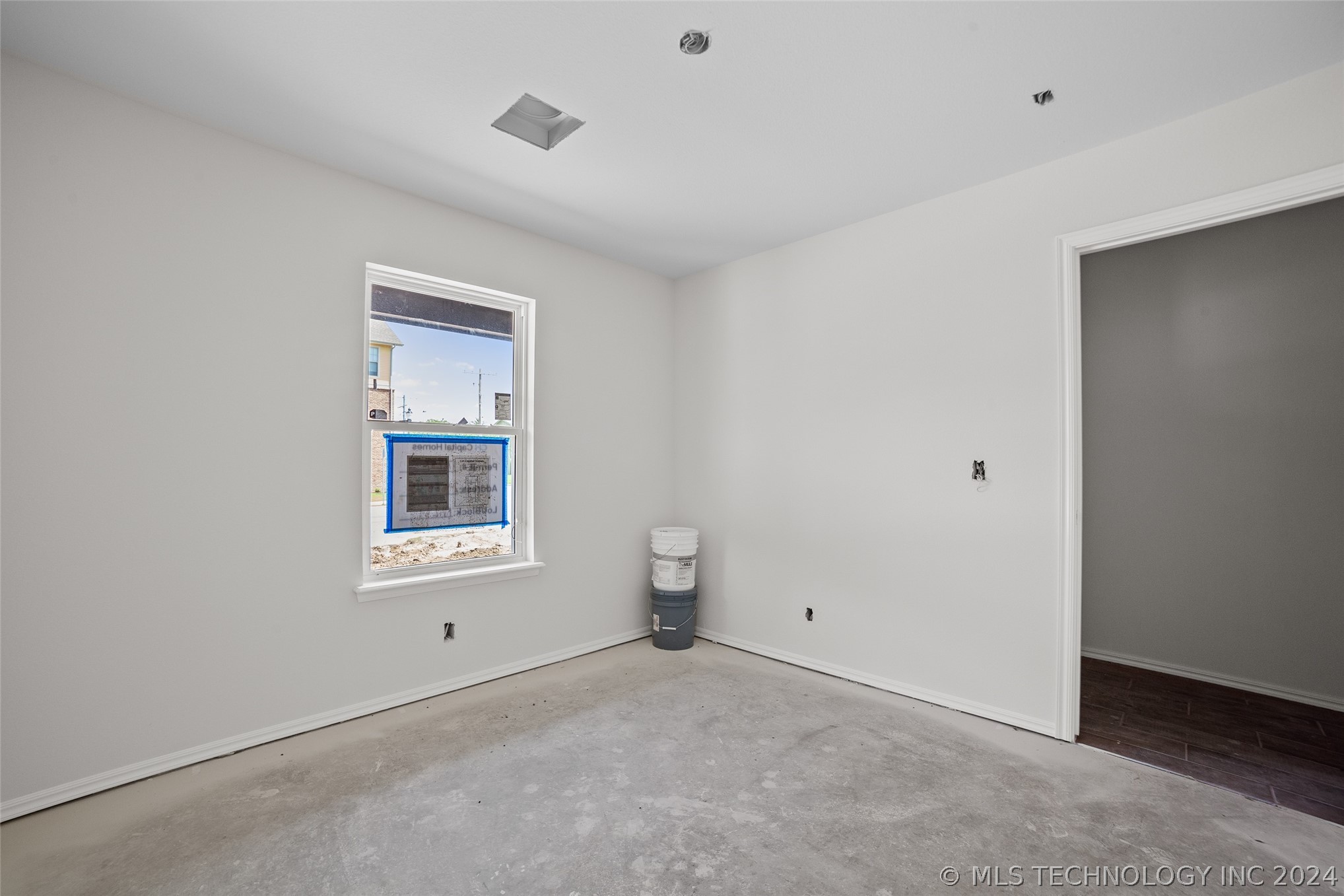 2446 E 6th Street S Property Photo 3