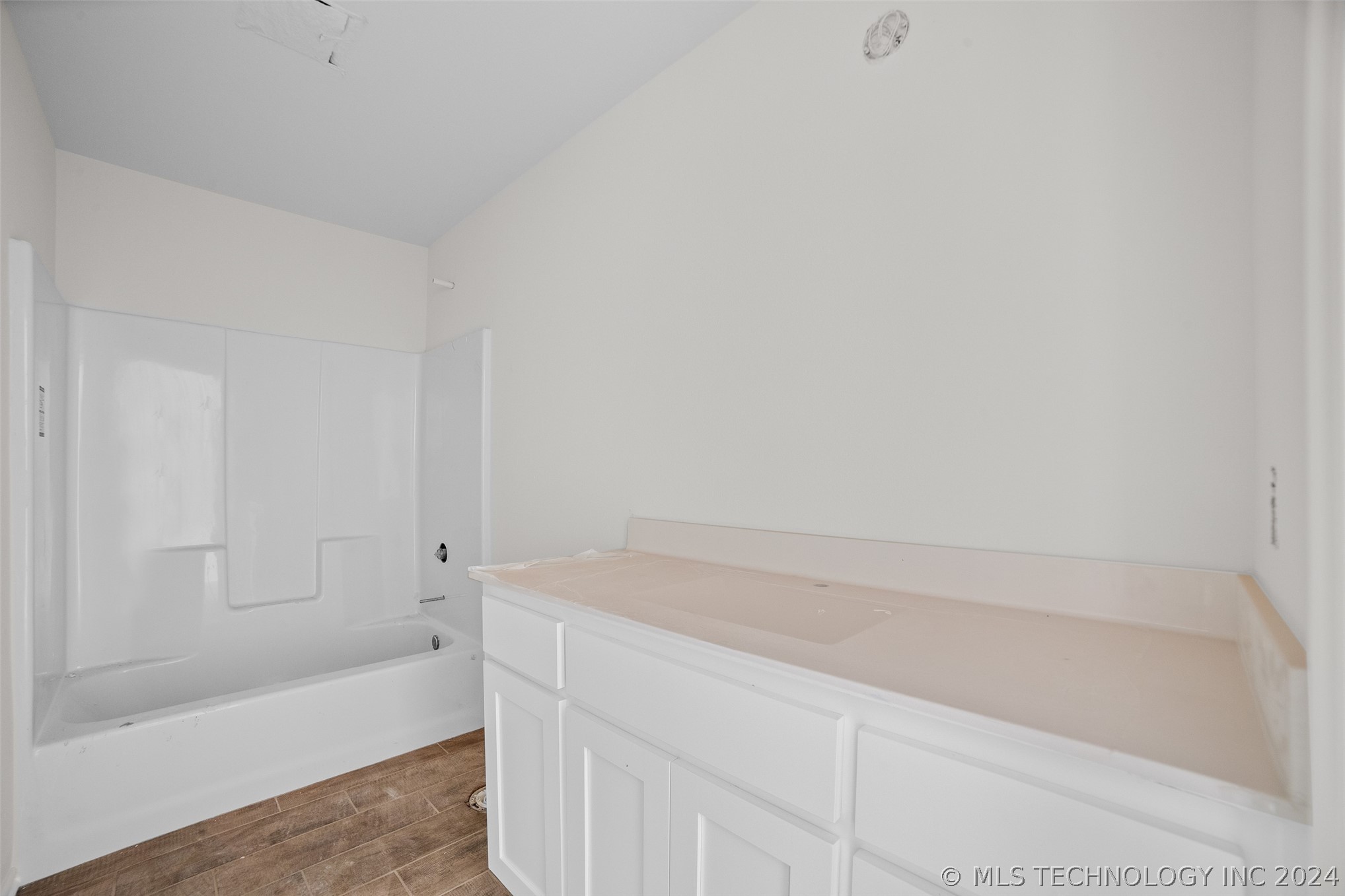 2446 E 6th Street S Property Photo 5