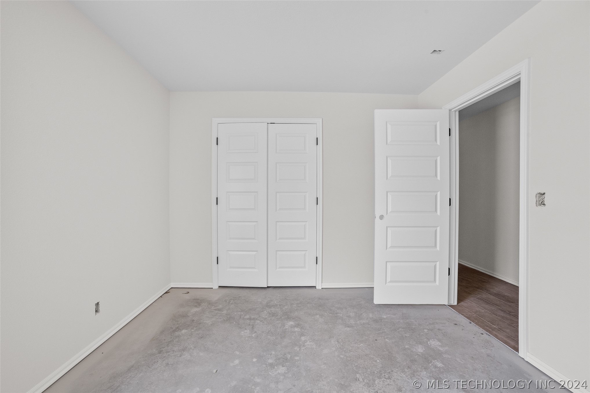 2446 E 6th Street S Property Photo 8