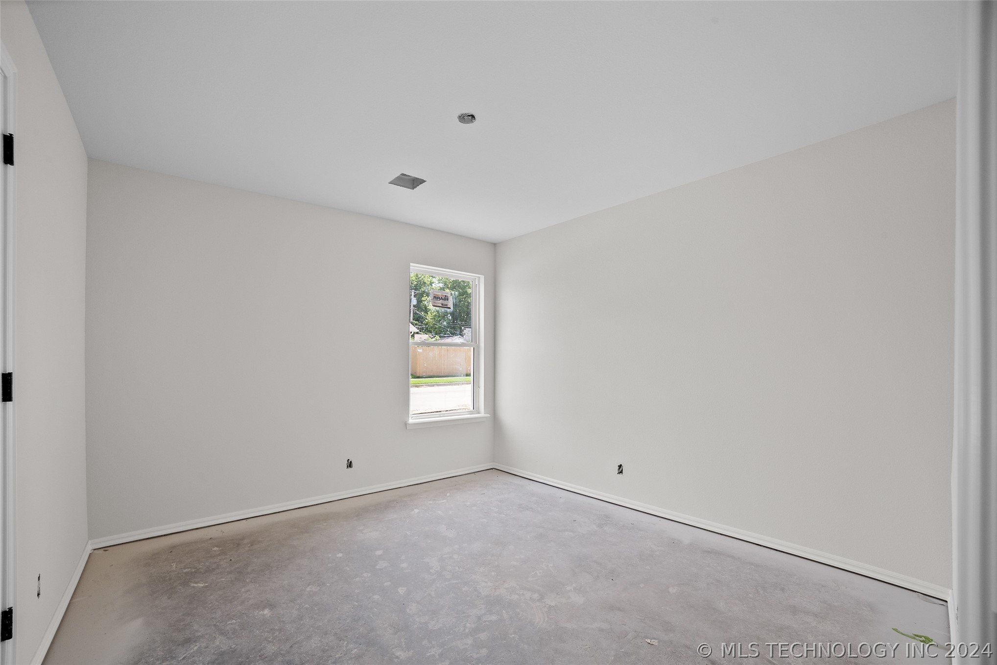 2446 E 6th Street S Property Photo 10