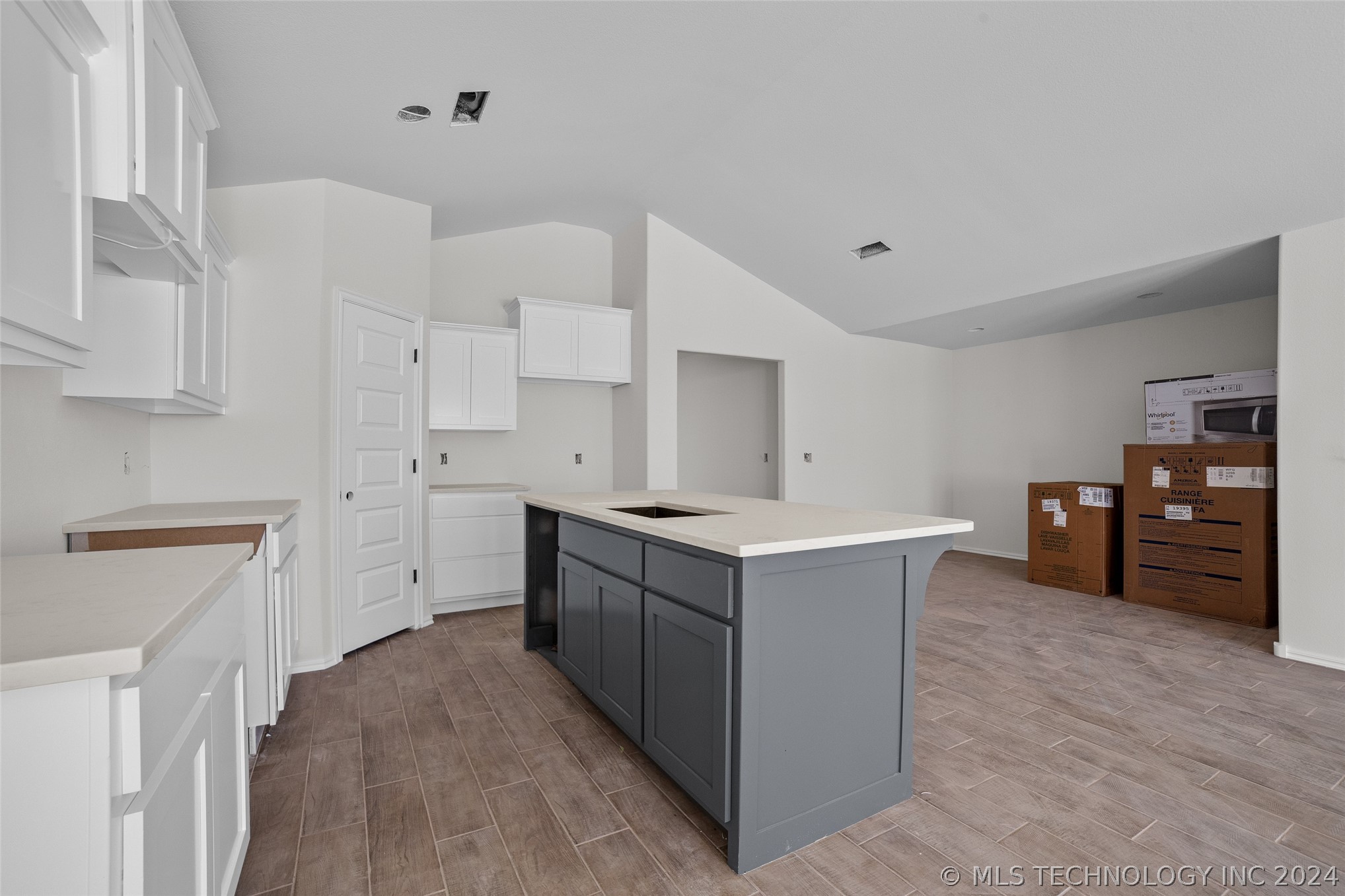2446 E 6th Street S Property Photo 17