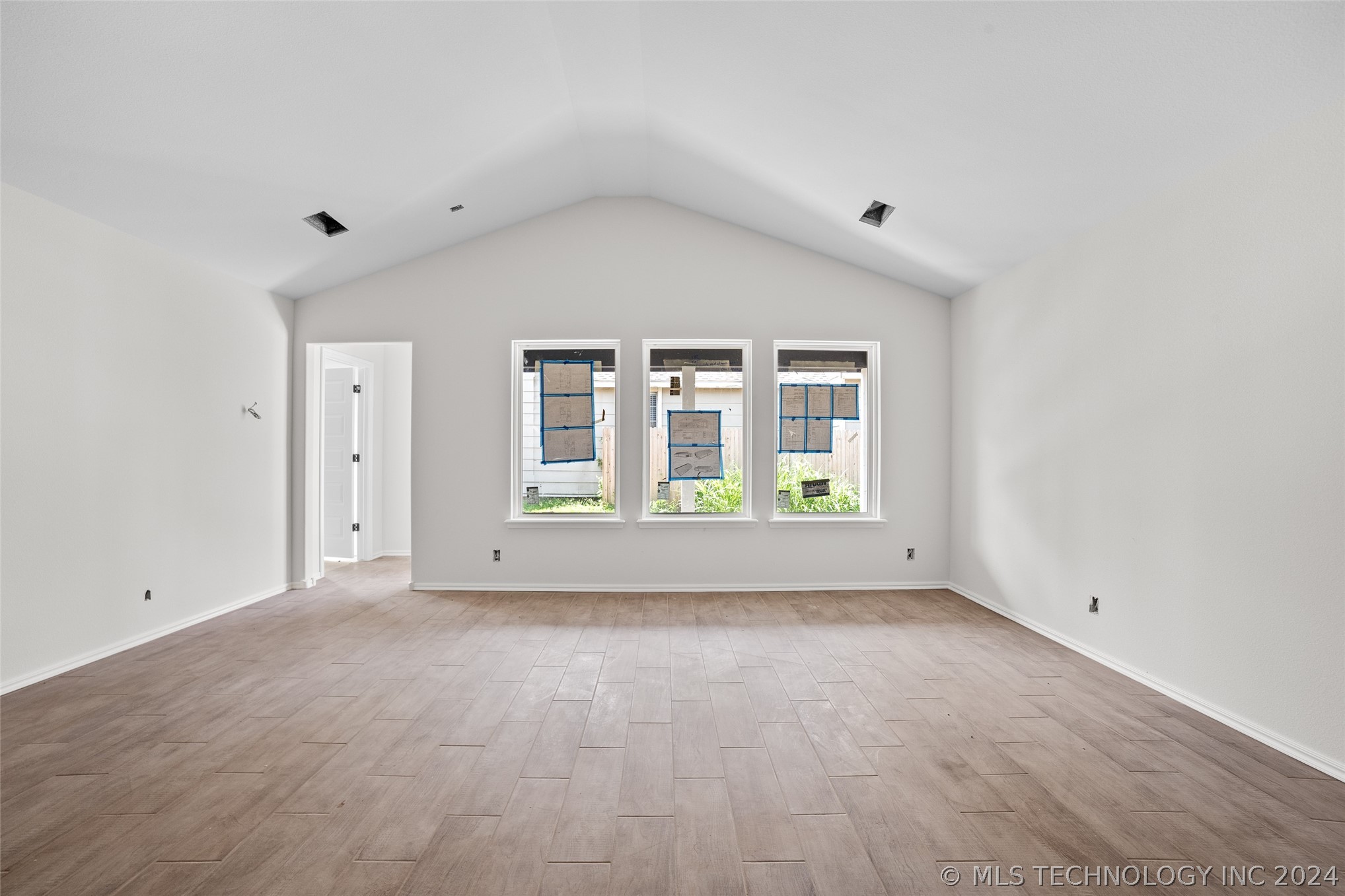 2446 E 6th Street S Property Photo 18