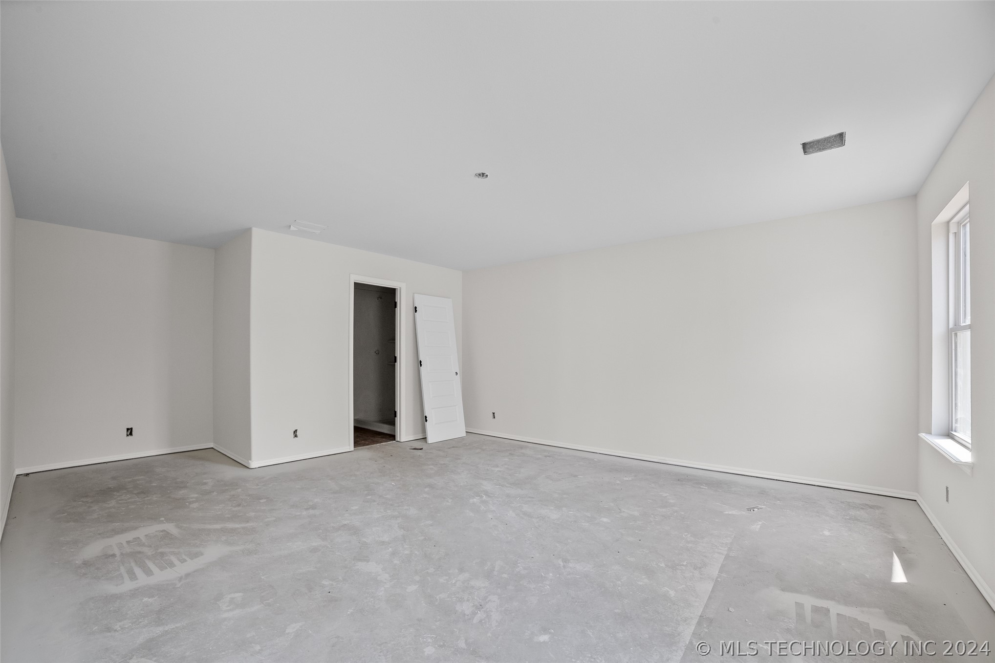 2446 E 6th Street S Property Photo 21