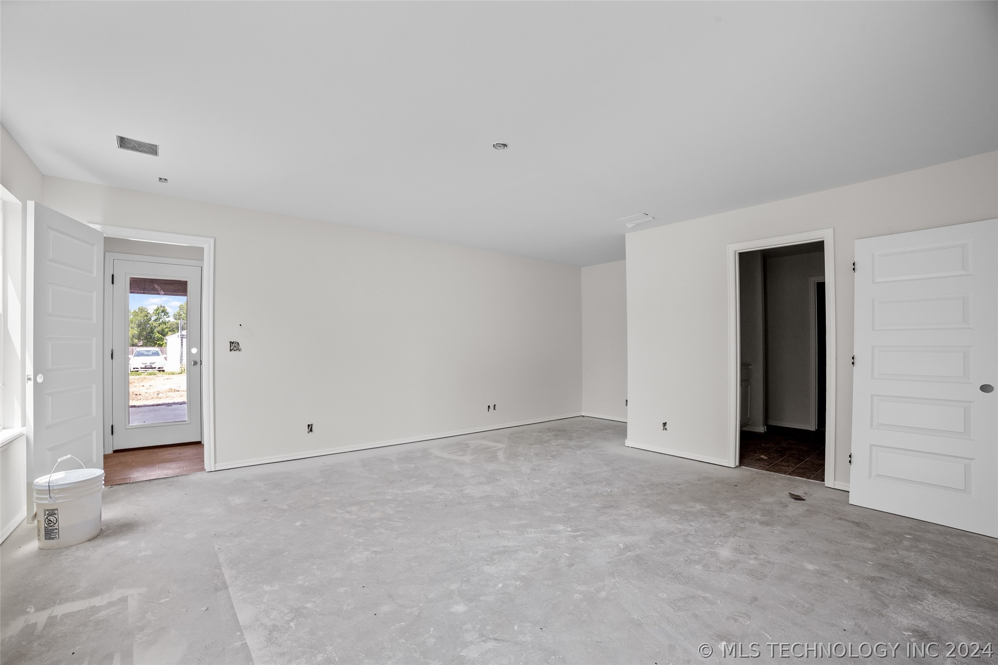 2446 E 6th Street S Property Photo 22