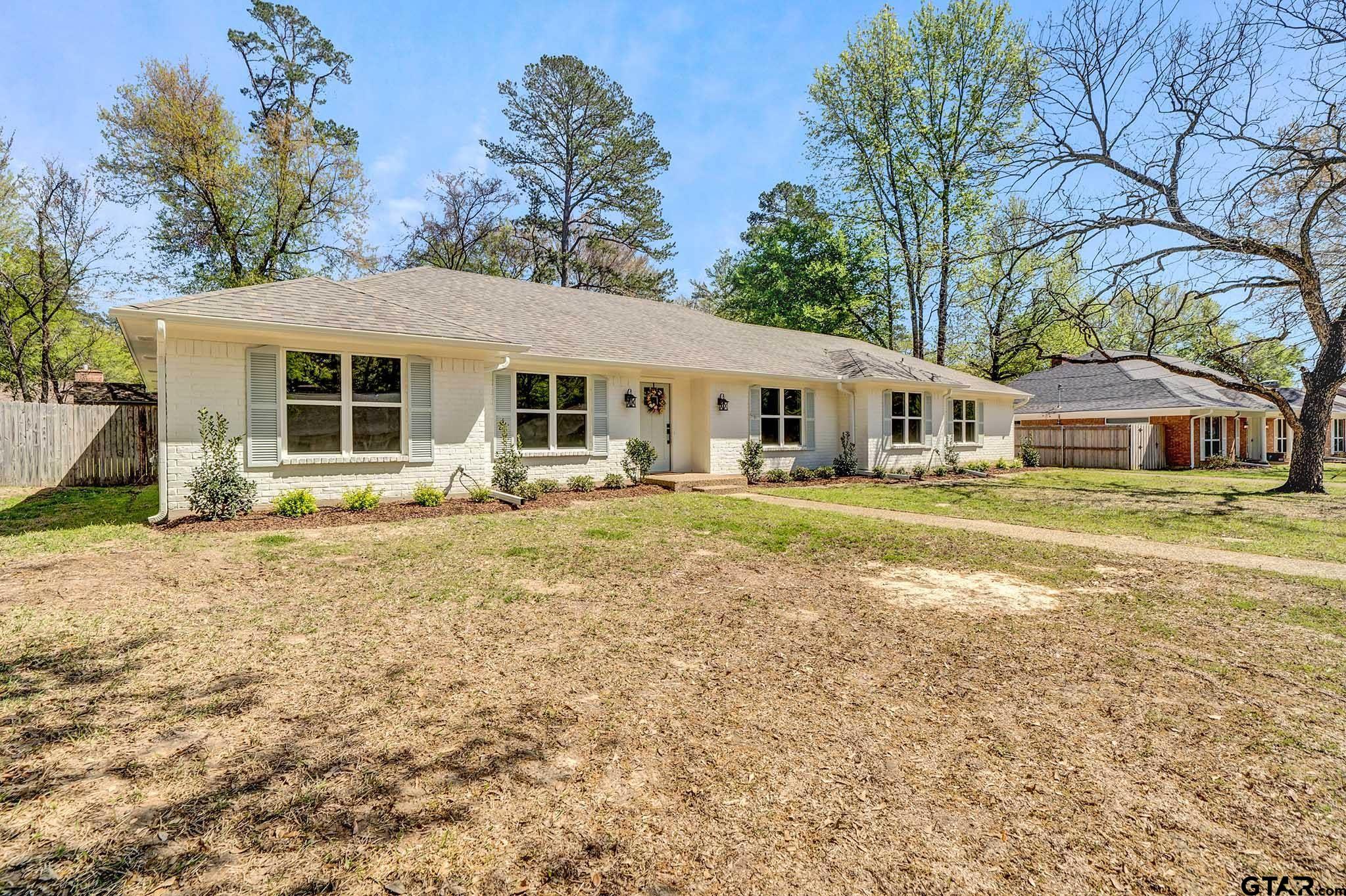 8220 Baylor Dr. Property Photo 1
