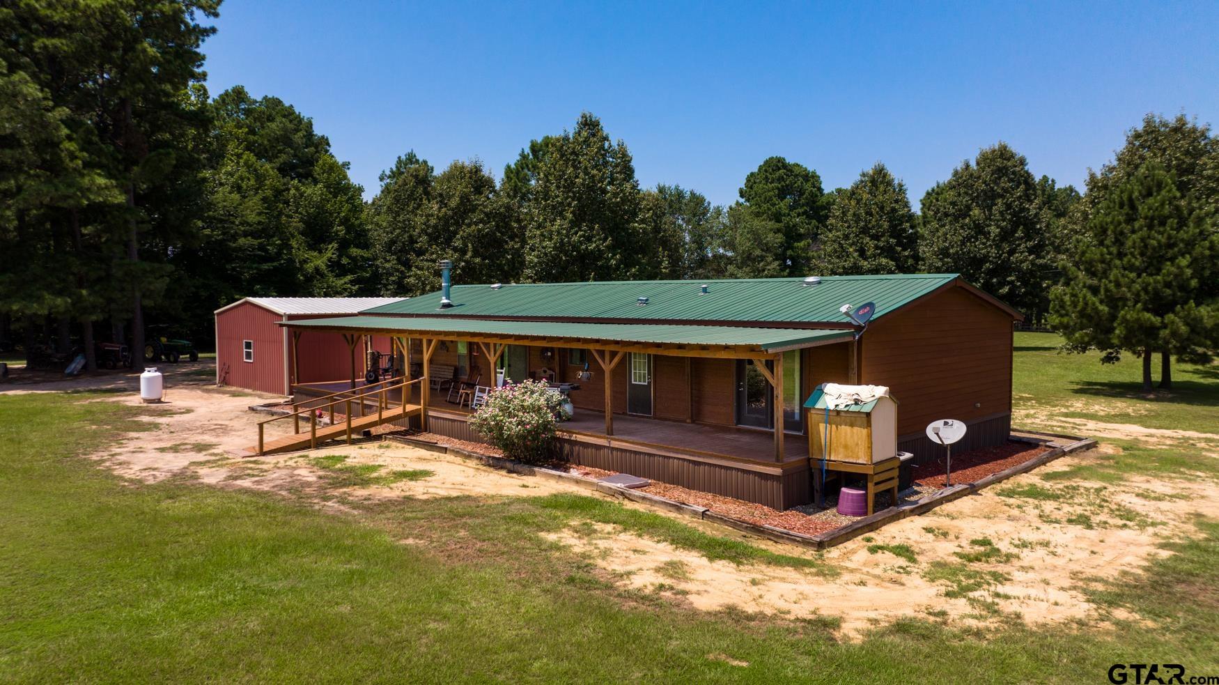 910 County Road 3117 Property Photo 12