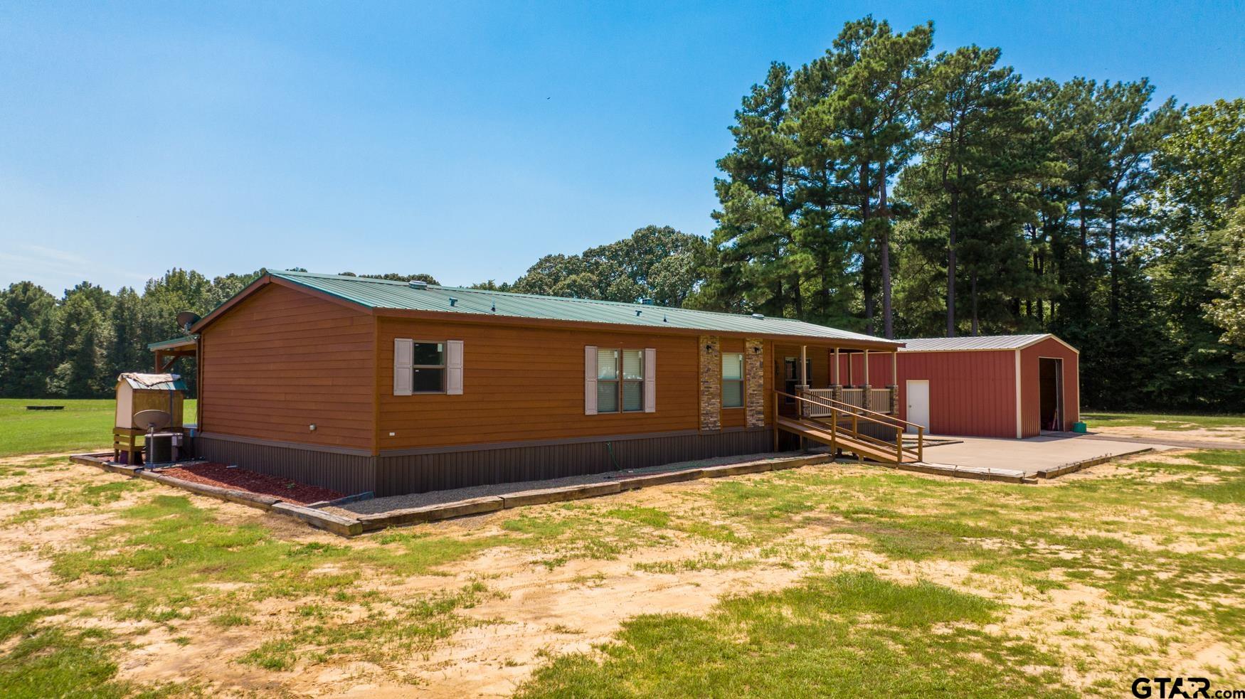 910 County Road 3117 Property Photo 17