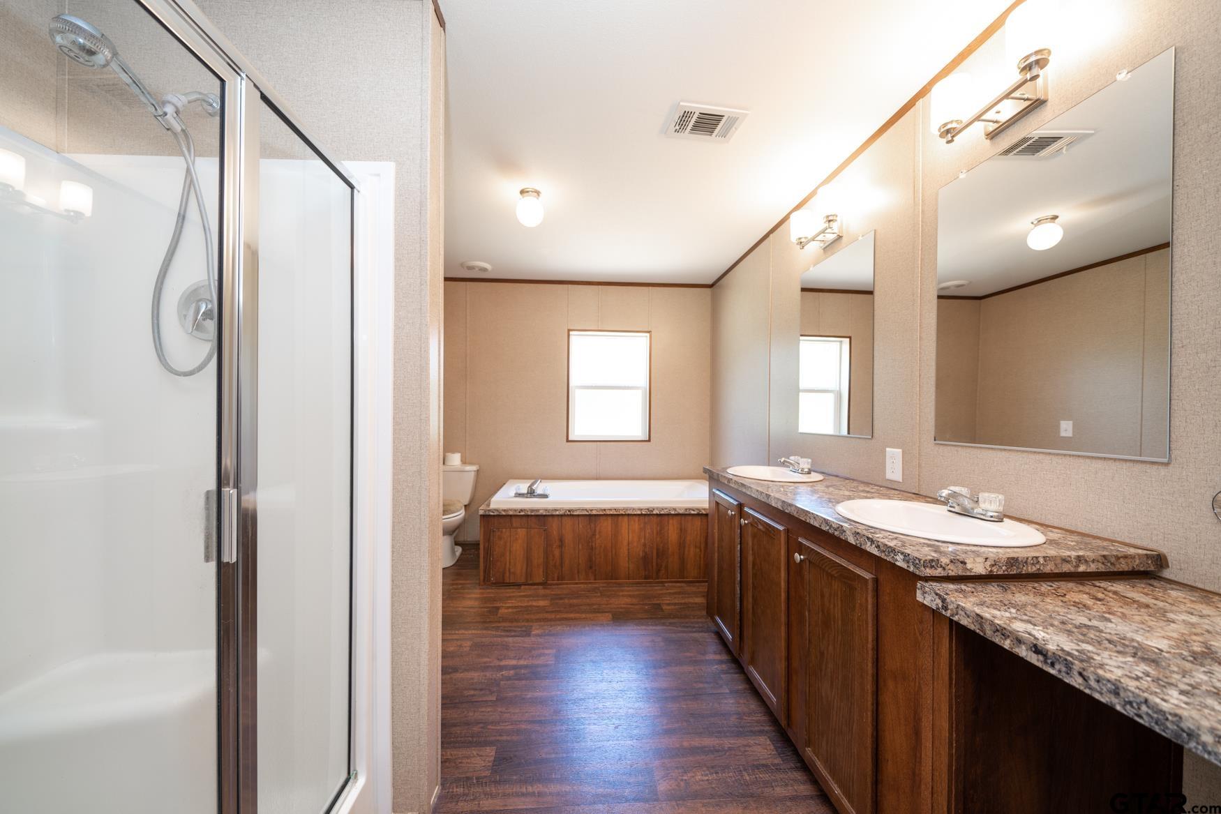 910 County Road 3117 Property Photo 21