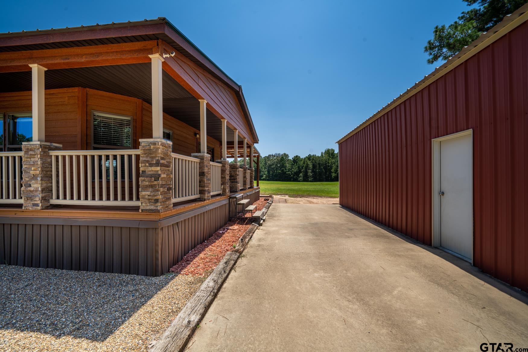 910 County Road 3117 Property Photo 36